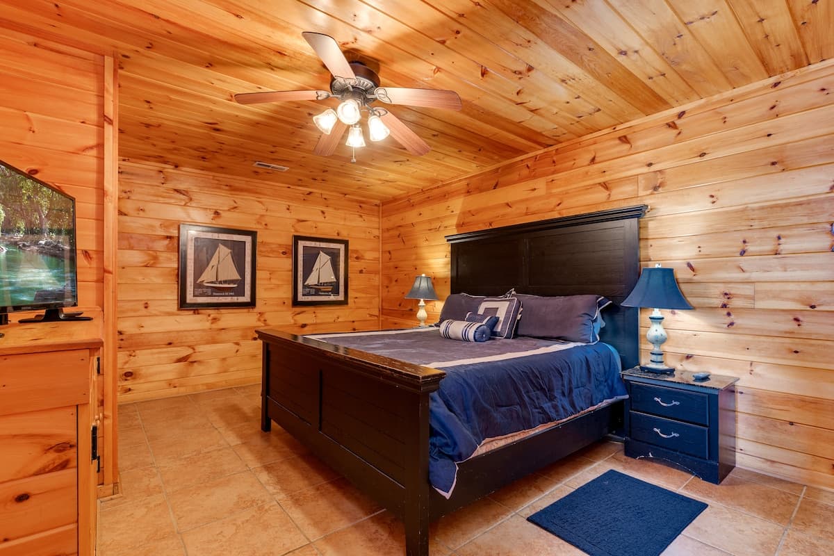 Lower level king bedroom