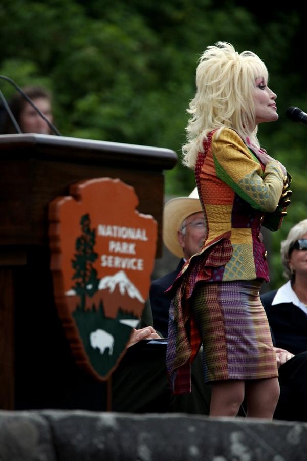 Dolly Parton singing beside a National Park Service podium in the Smoky Mountains in 2009